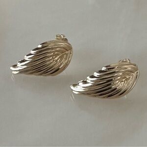 14k Solid Gold Ribbed Earrings